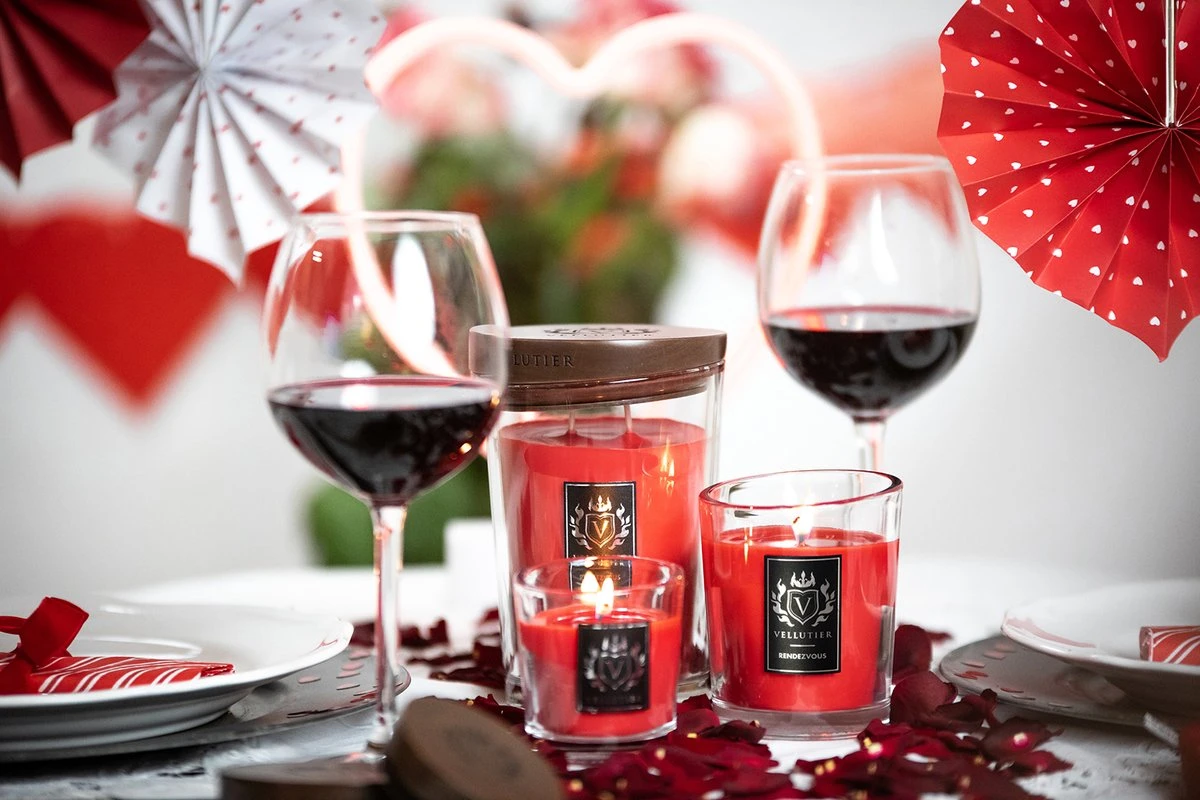 WoodWick Vellutier Geurkaars Large Rendezvous - 16 Cm / ø 11 Cm 5 WoodWick Vellutier Geurkaars Large Rendezvous - 16 Cm / ø 11 Cm - Afbeelding 3