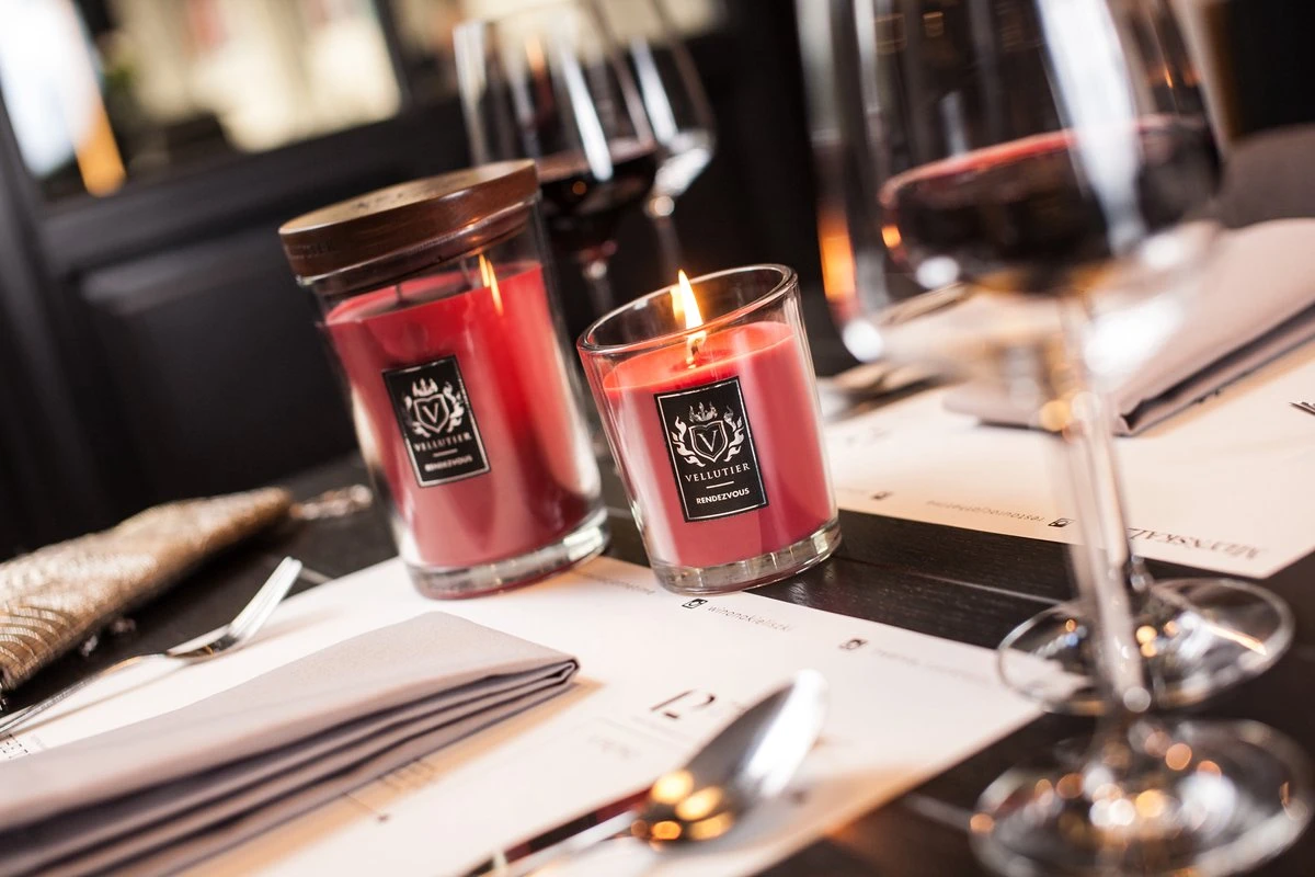 WoodWick Vellutier Geurkaars Large Rendezvous - 16 Cm / ø 11 Cm 7 WoodWick Vellutier Geurkaars Large Rendezvous - 16 Cm / ø 11 Cm - Afbeelding 5