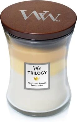 WoodWick Hourglass Medium Trilogy Geurkaars - Fruits Of Summer 10 WoodWick Hourglass Medium Trilogy Geurkaars - Fruits Of Summer -WoodWick 760x1200