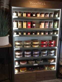 WoodWick Geurkaars Mini Black Cherry - 8 Cm / ø 7 Cm -WoodWick 900x1200 2